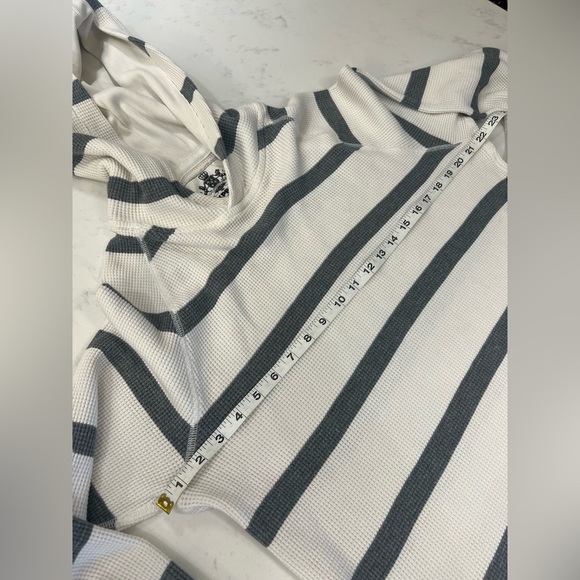 Express White and Gray Striped Men's Shirt - Picture 9 of 9